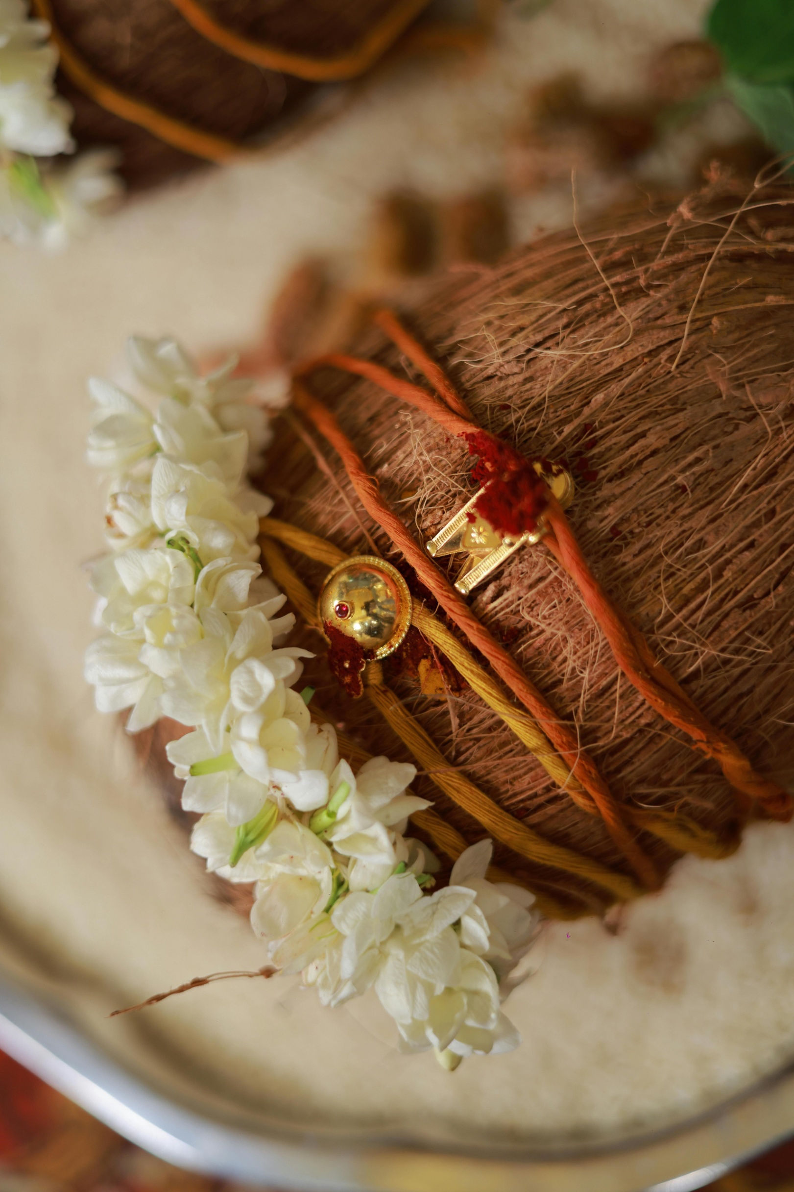 picture of a traditional Tamil wedding thaali